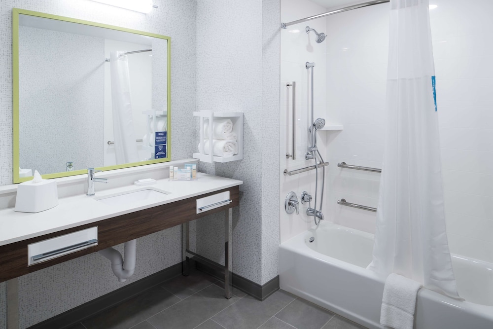 Studio, 1 King Bed, Accessible, Bathtub (Mobility & Hearing) - Photo 6