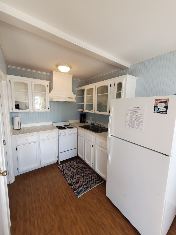 Bungalow, 1 Bedroom, 1 King Bed, Kitchen photo 2