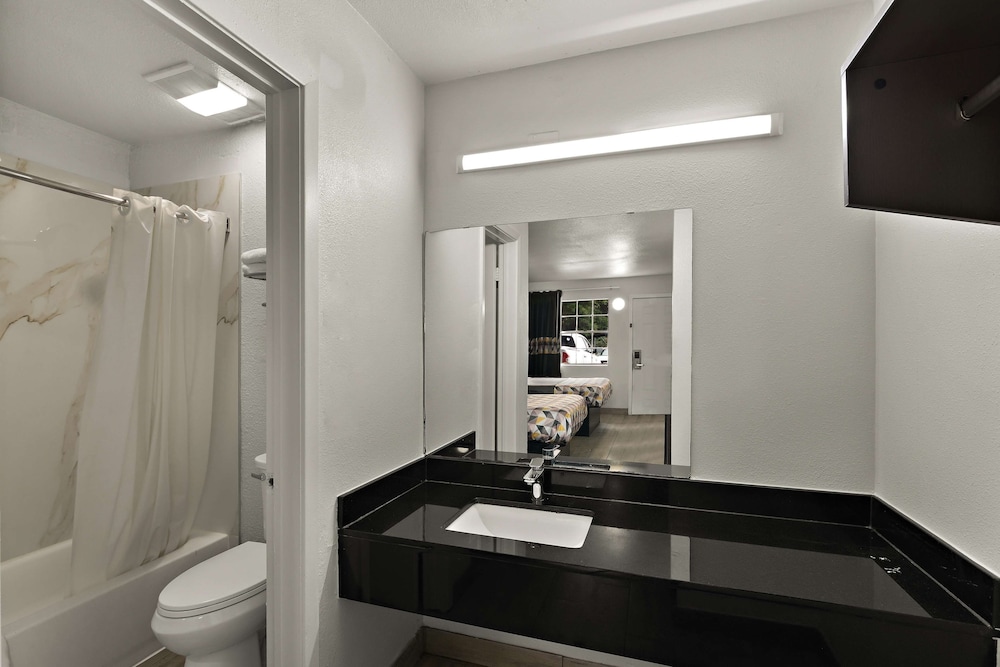 Room, 2 Double Beds - Photo 3