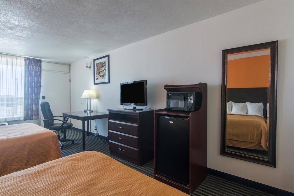 Deluxe Room, 2 Double Beds, Non Smoking, Refrigerator & Microwave photo 1