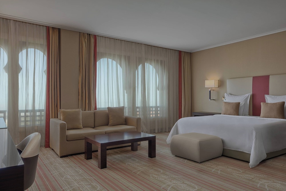 Suite, 1 King Bed, City View