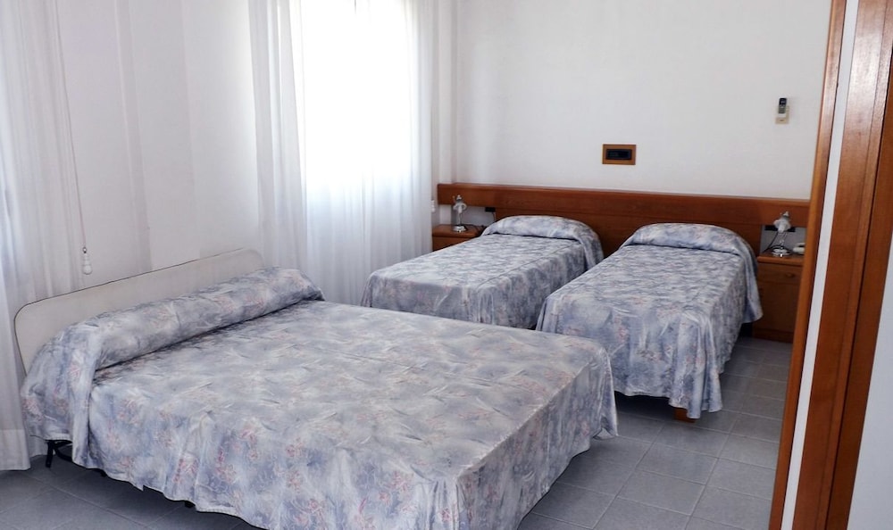 Quadruple Room - Photo 1