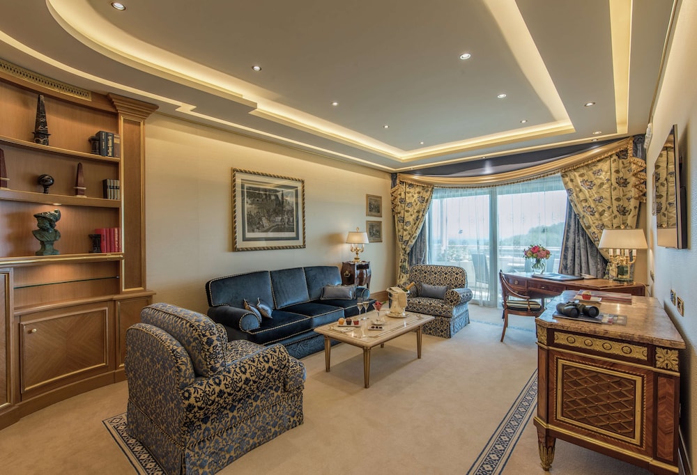 Suite, 1 King Bed, Park and Pool View (Park Suite, Spa/Club Lounge Access)