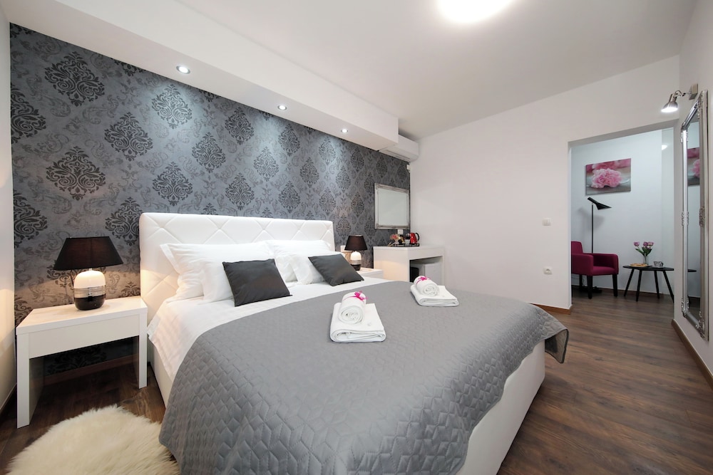 Deluxe Room, City View