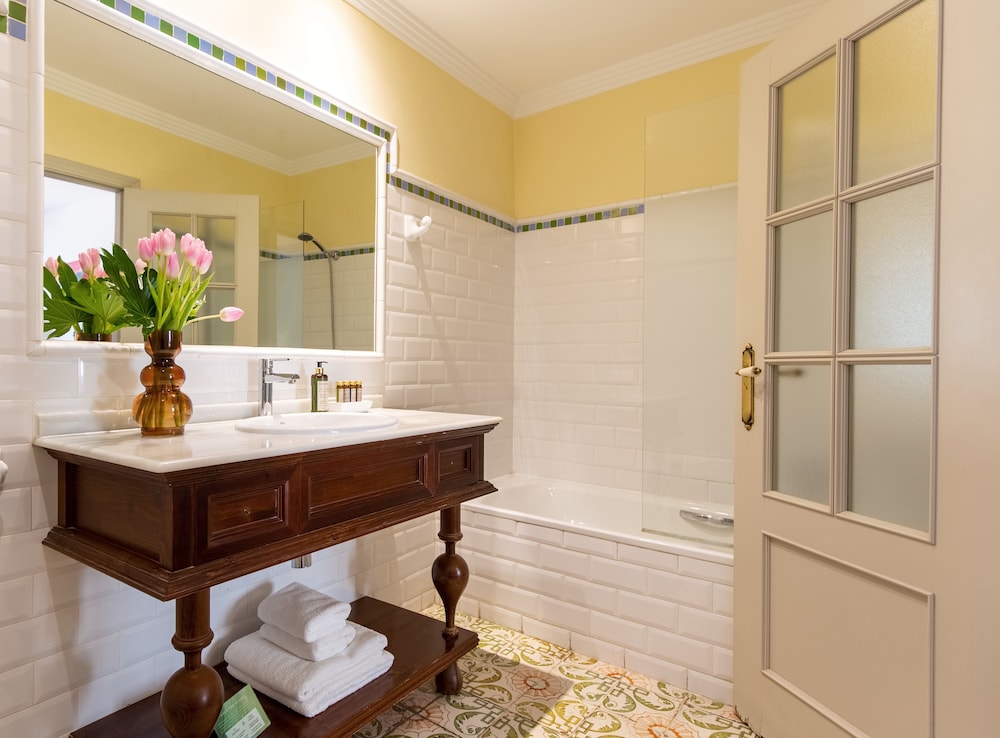 Superior Double or Twin Room, Ensuite - Photo 27