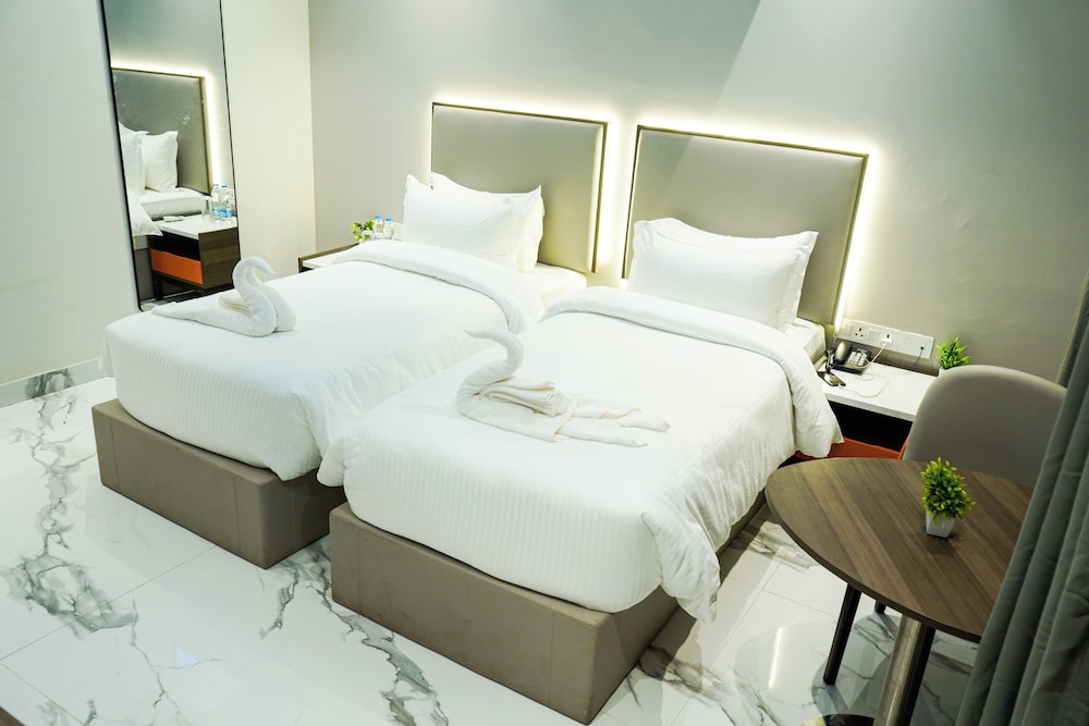 Executive Twin Room, Balcony - Photo 11