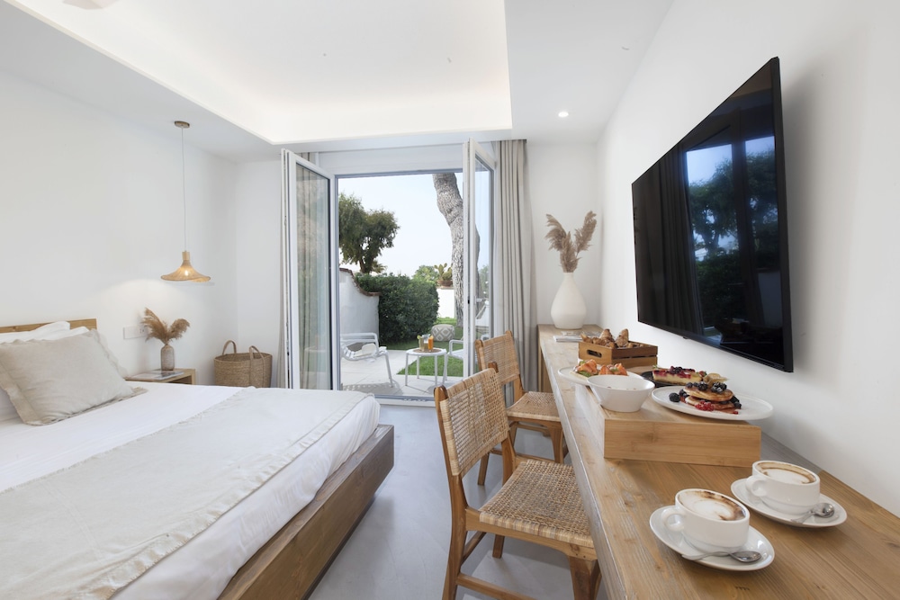 Classic Double Room, Patio, Garden View - Photo 3