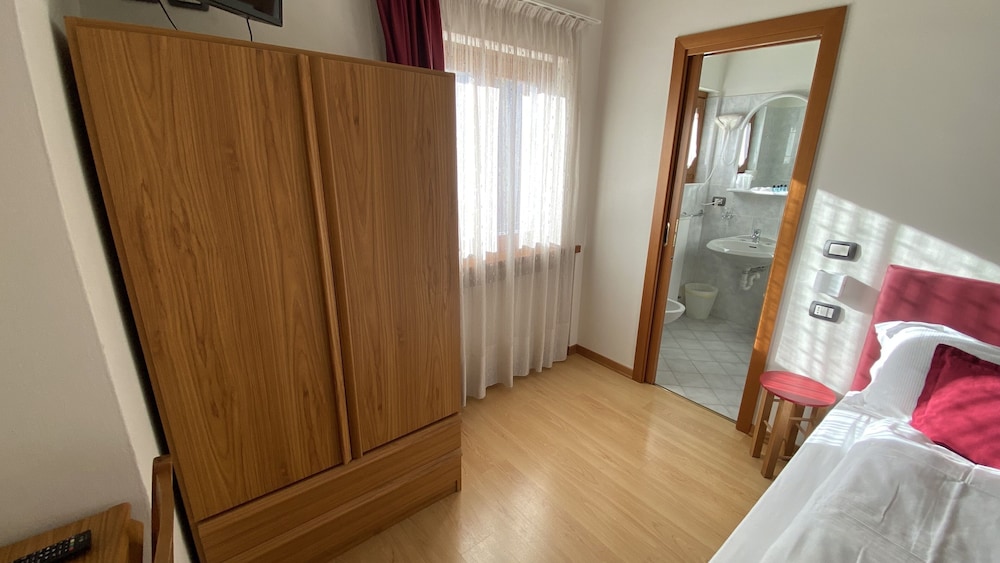 Basic Room photo 3