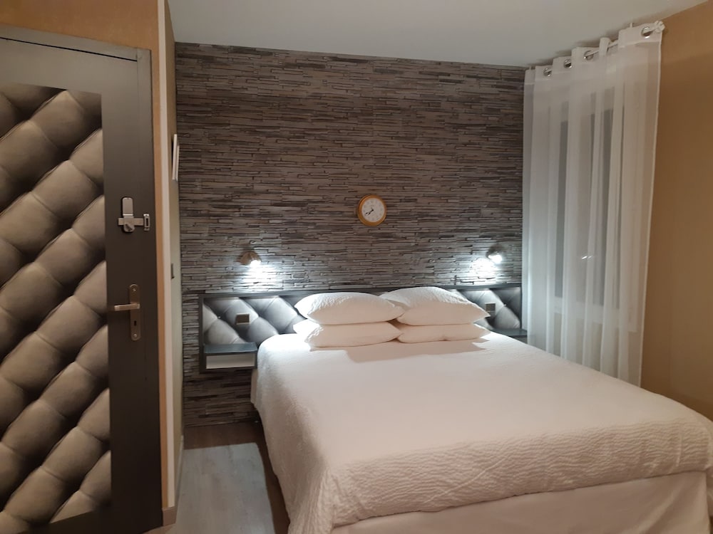 Deluxe Double Room, Ensuite photo 3
