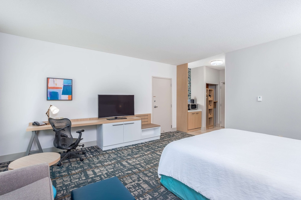 Room, 1 King Bed, Accessible (Mobility & Hearing, Roll-in Shower) - Photo 2