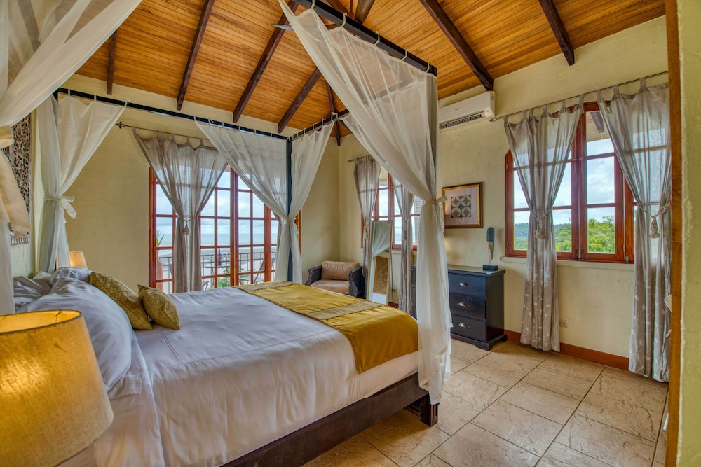 Standard Room, 1 King Bed, Ocean View