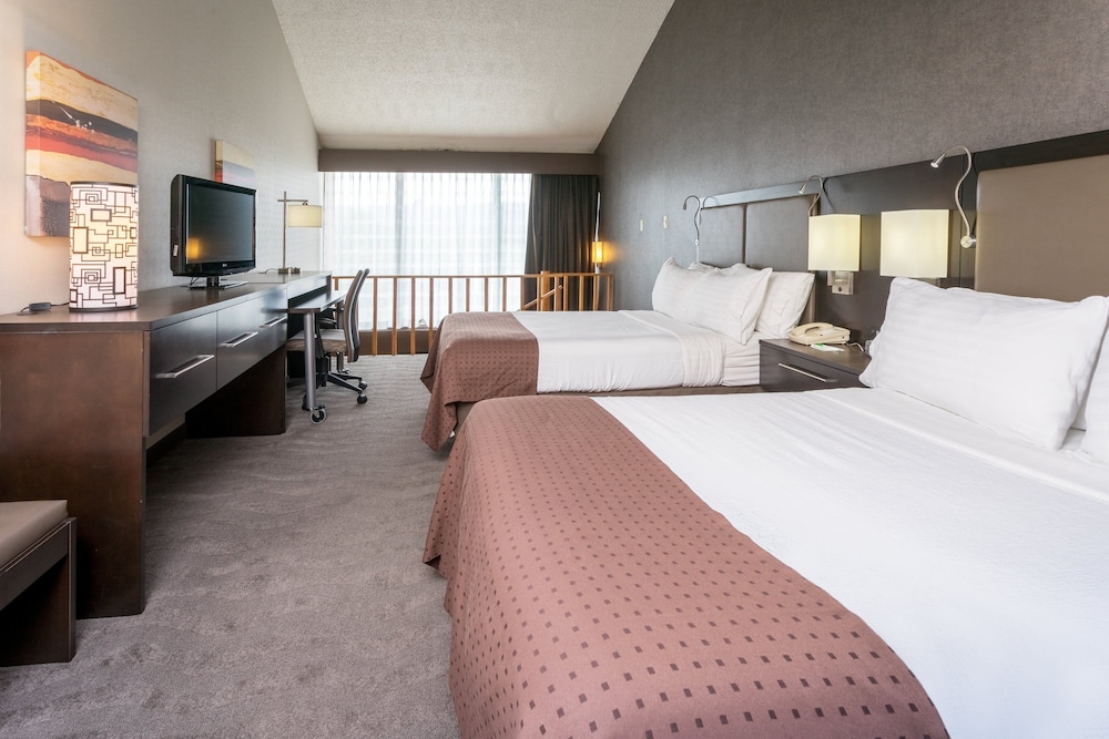 Standard Room, 2 Double Beds - Photo 6