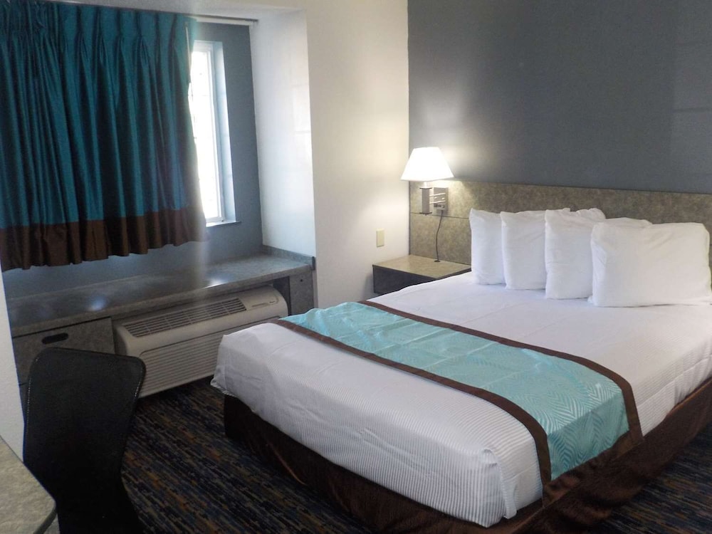 Standard Room, 1 Queen Bed, Accessible (Roll in Shower)  Non Smoking photo 1