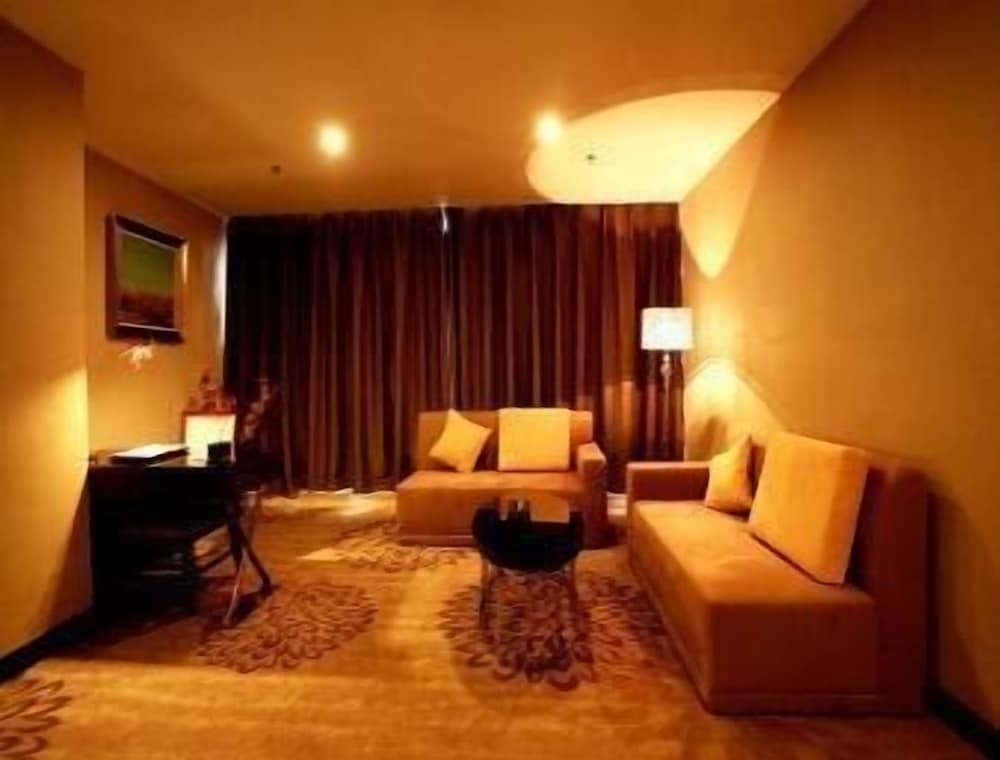 Suite, 1 King Bed, Smoking photo 2