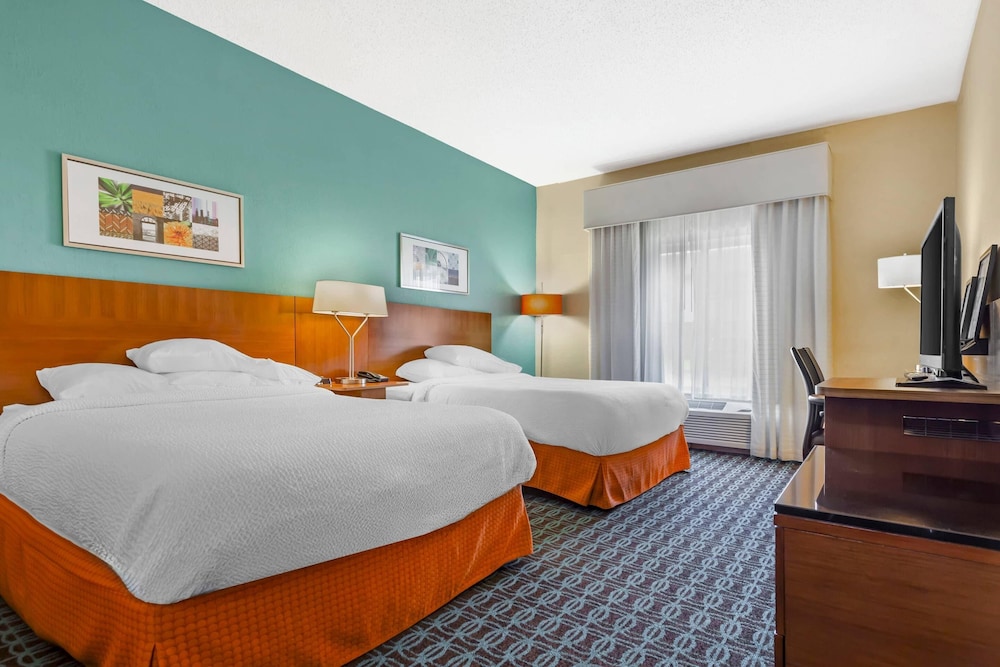Room, 2 Queen Beds, Non Smoking photo 1
