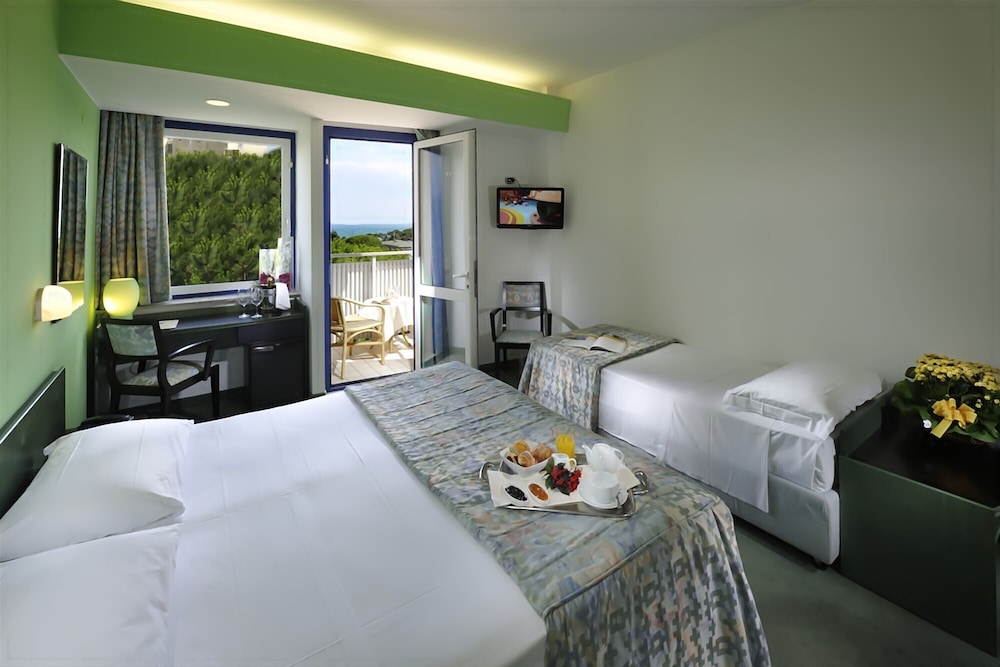 Comfort Triple Room, Partial Sea View photo 1