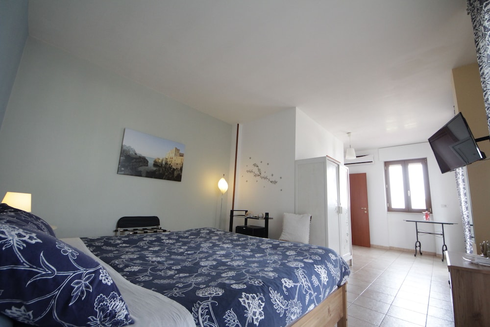 Superior Double Room, Sea View - Photo 10
