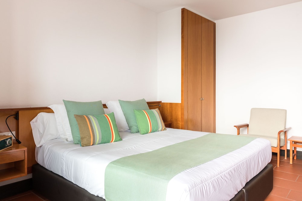 Suite - Photo 27