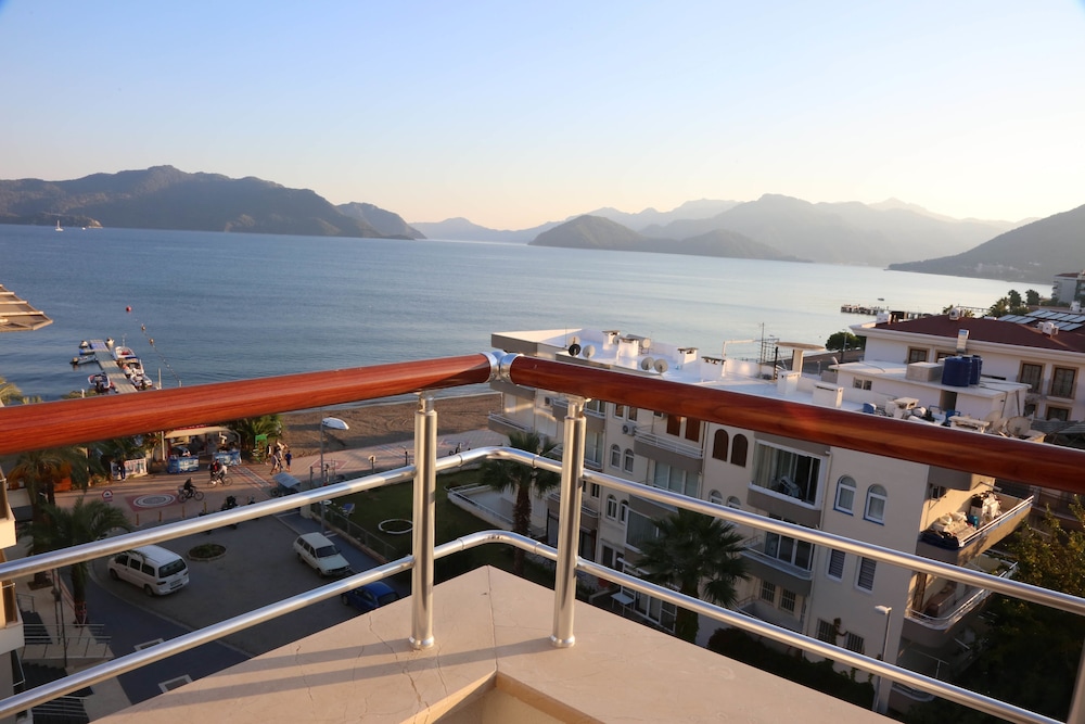 Double or Twin Room with Land View photo 3