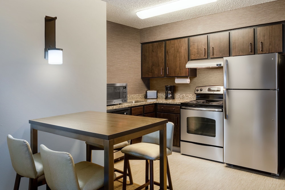 Suite, 1 Bedroom, Kitchen - Photo 4