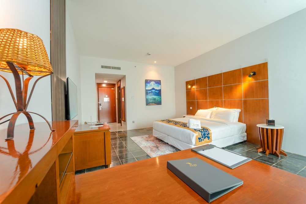 Deluxe King Room - Photo 7