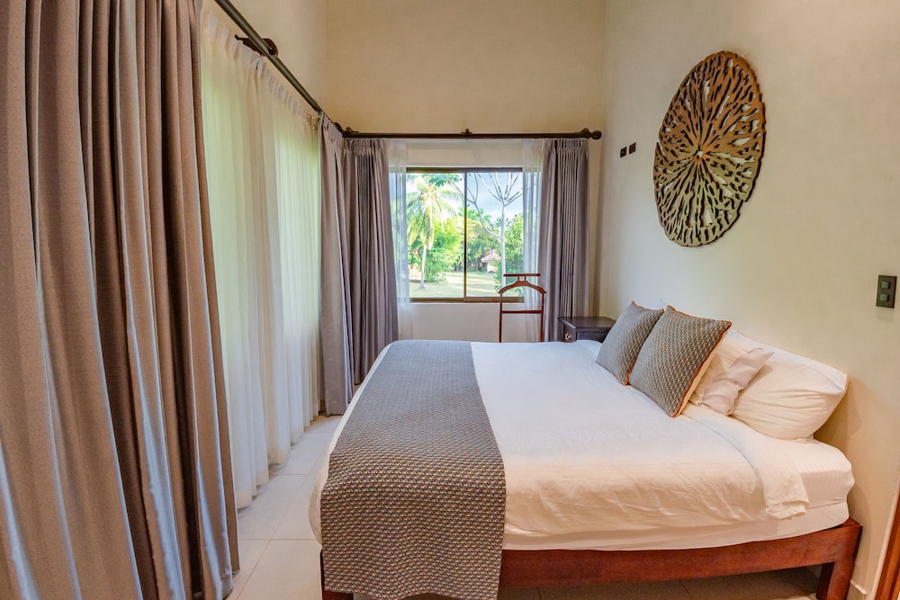Exclusive House, 4 Bedrooms, Beachside photo 3