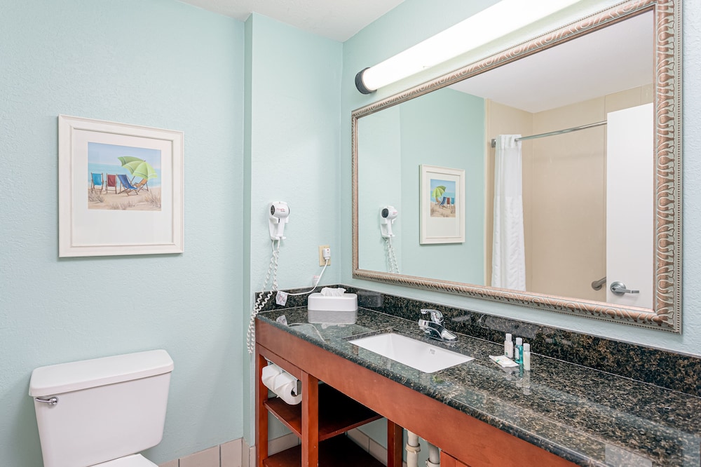 One Bedroom Queen Suite - Poolside - Photo 5