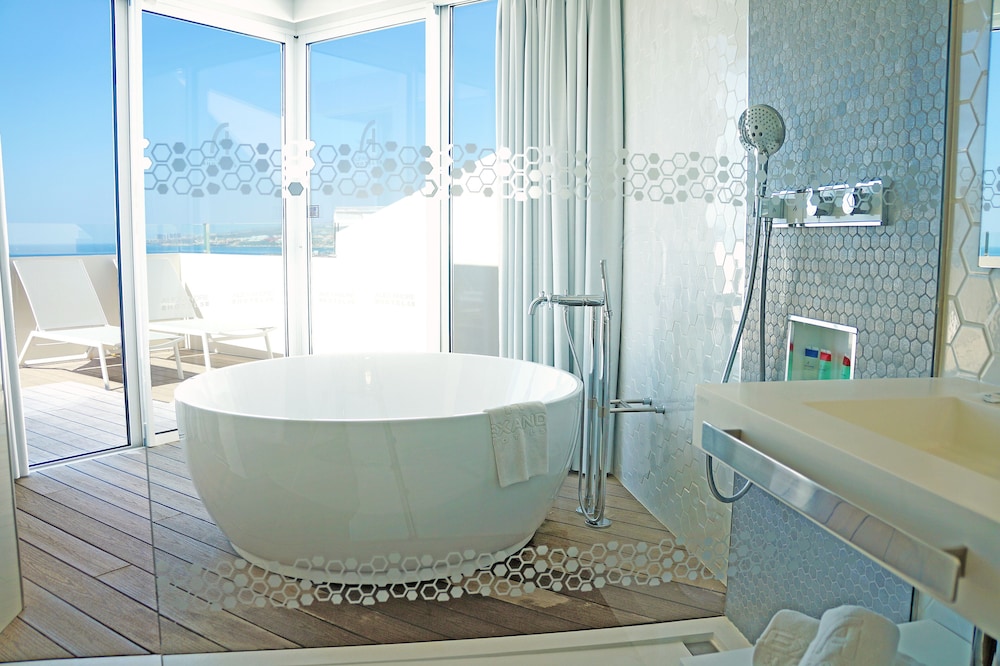 Panoramic Room, Hot Tub, Beach View (Alexandre) Panoramic Room, Hot Tub, Beach View (Alexandre)