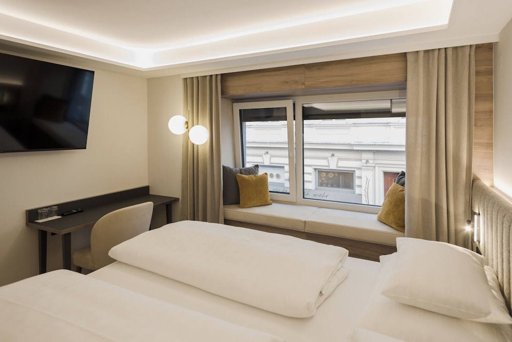 Deluxe Room - Photo 2