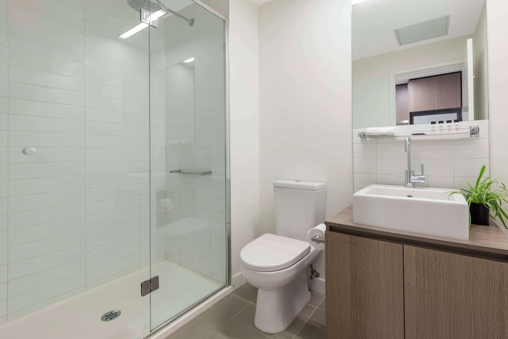 Studio Apartment Park View & Balcony - No Housekeeping