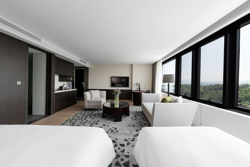 [Special Promotion] Premier Suite - 14PM check in&out / swimming pool benefits provided twice - Photo 5