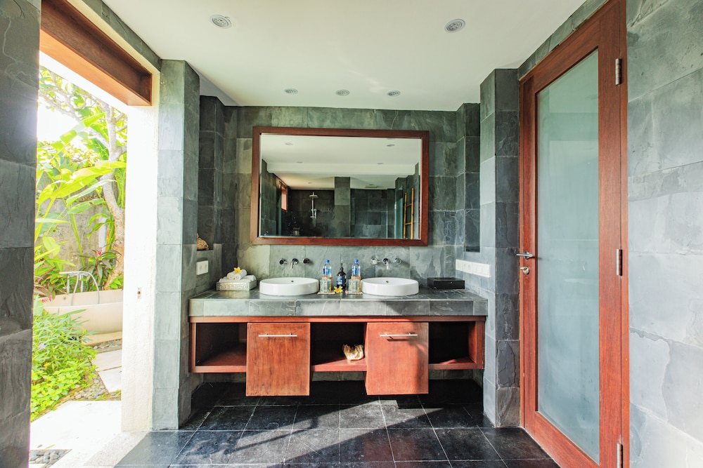 Exclusive Villa, Partial Sea View photo 3