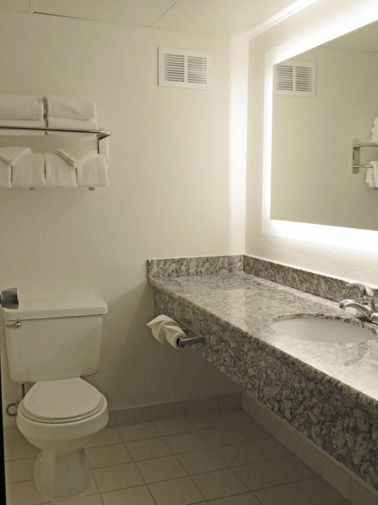Suite, Multiple Beds, Non Smoking - Photo 7