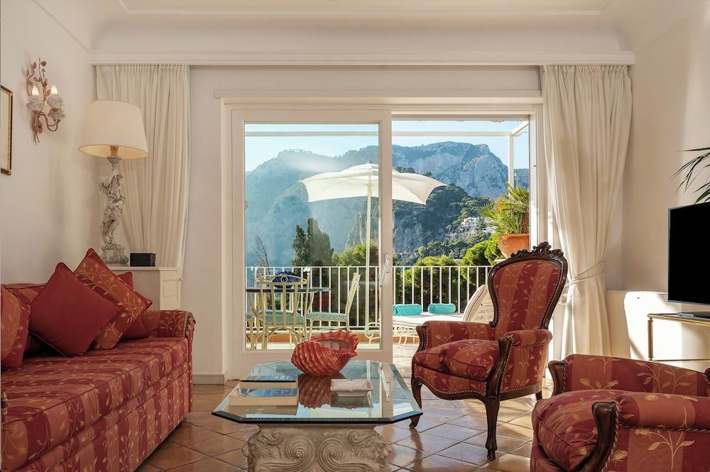 Deluxe Junior Suite, Partial Sea View photo 3