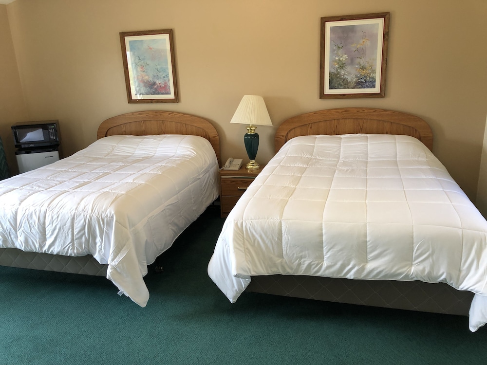 Standard Room, 2 Queen Beds, Mountain View photo 1