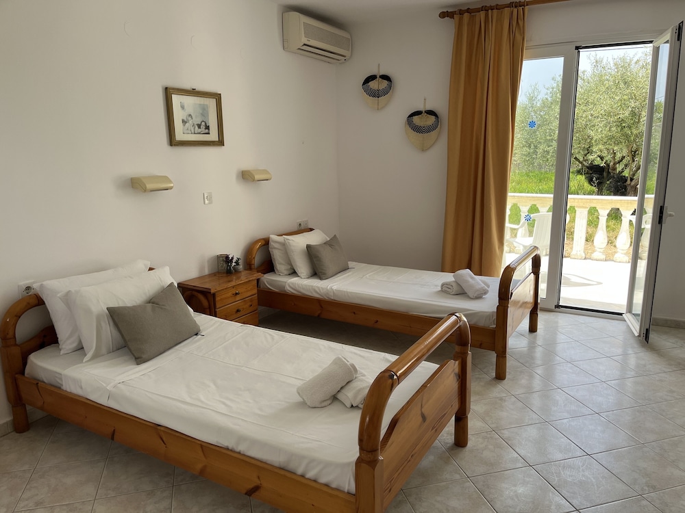 Studio, 1 Bedroom (For 3 )