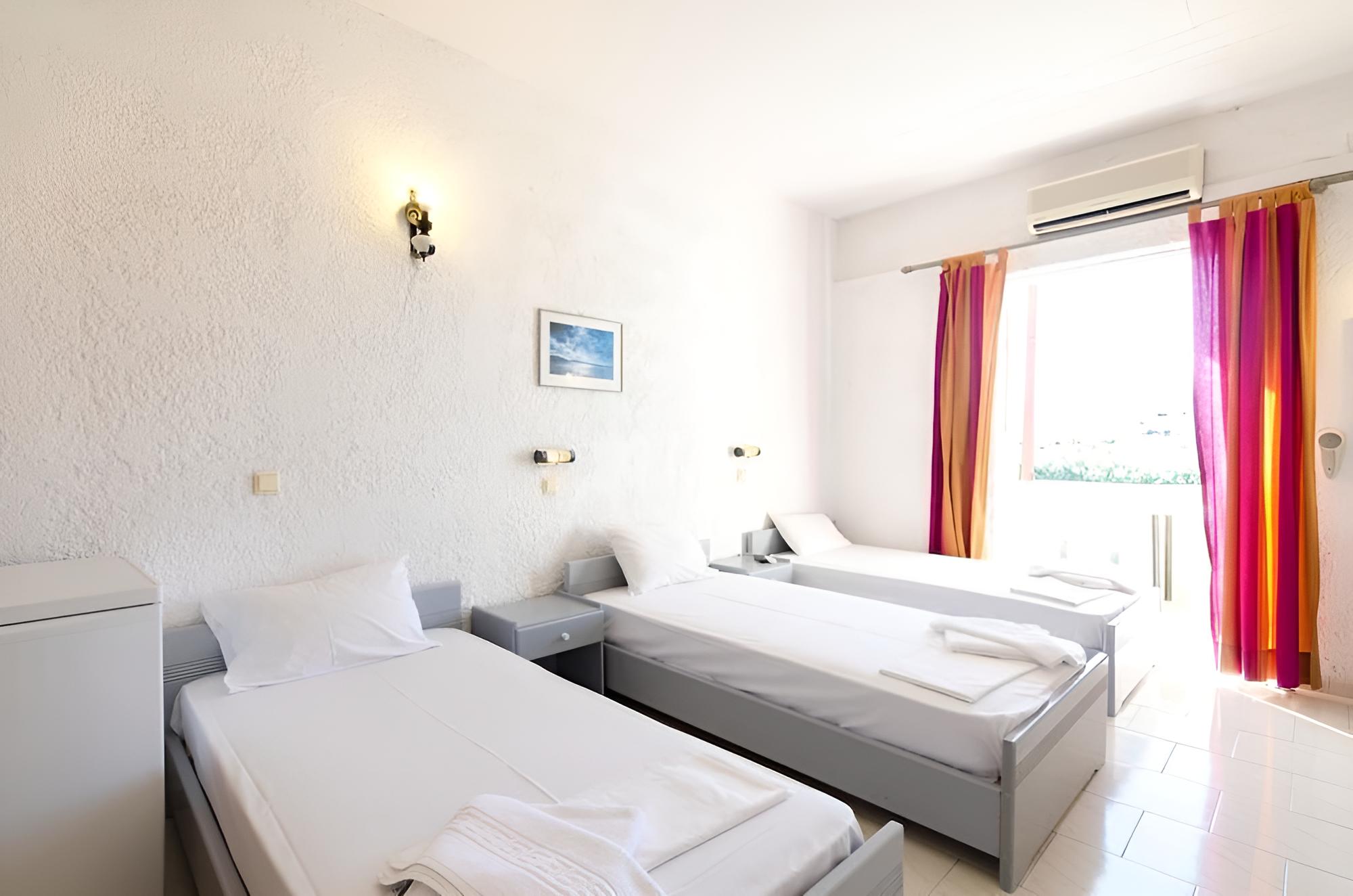 Standard Quadruple Room, Multiple Beds photo 3