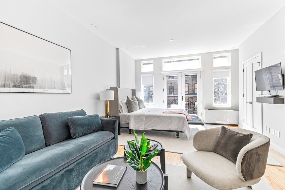 Deluxe Studio, 1 Queen Bed with Sofa bed, Kitchen, City View photo 2