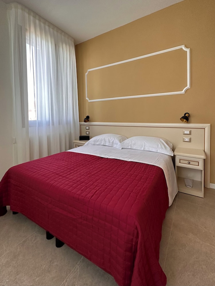 Romantic Double or Twin Room, Lagoon View photo 1