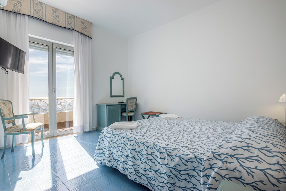 Superior Double Room, Sea View photo 2