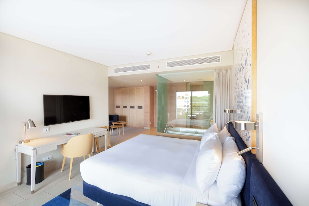 Deluxe Room, 1 King Bed (Plus) - Photo 3