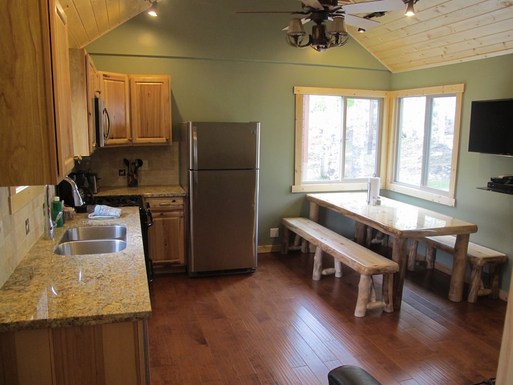 Deluxe Cabin, 2 Bedrooms (Kamloop) photo 2