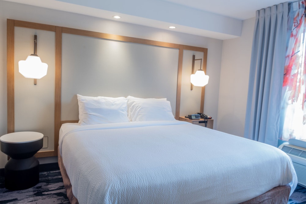 Executive Suite, 1 King Bed (Hearing Accessible) - Photo 4