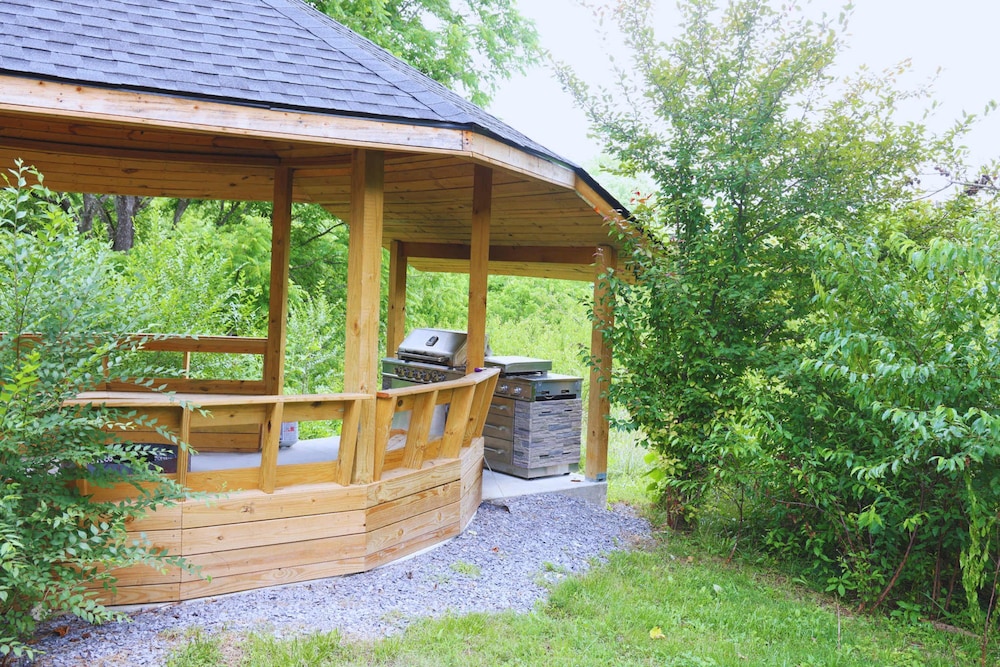 Gandalf s Getaway Indoor Pool Theater Arcade Firepit Book Now, Photo 47