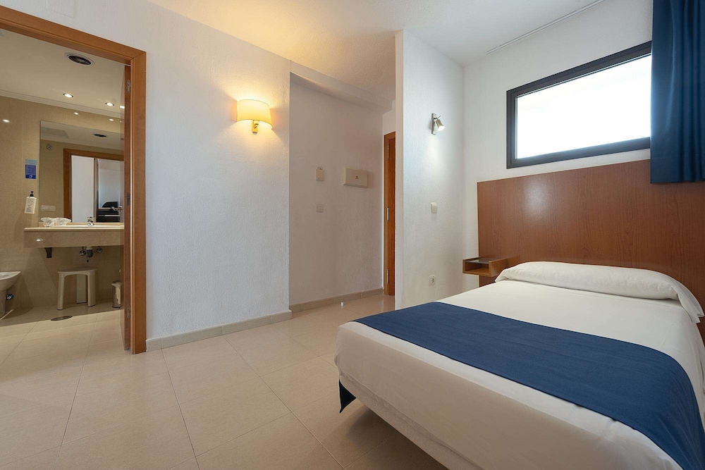 Family Room, Terrace, Sea View - Photo 2