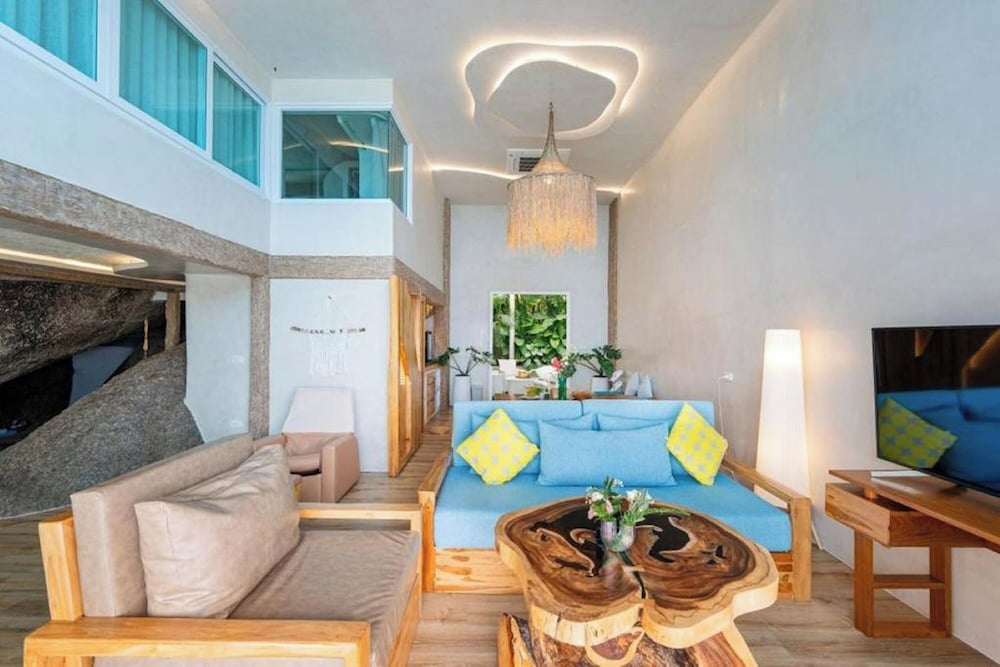Family 2 Bedroom Suite with Direct Pool access and Seaview - Photo 8