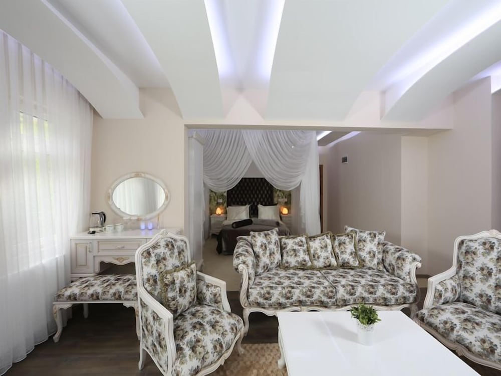 Suite, Jetted Tub
