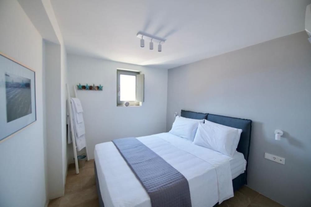 One Bedroom Beachfront Apartment photo 1