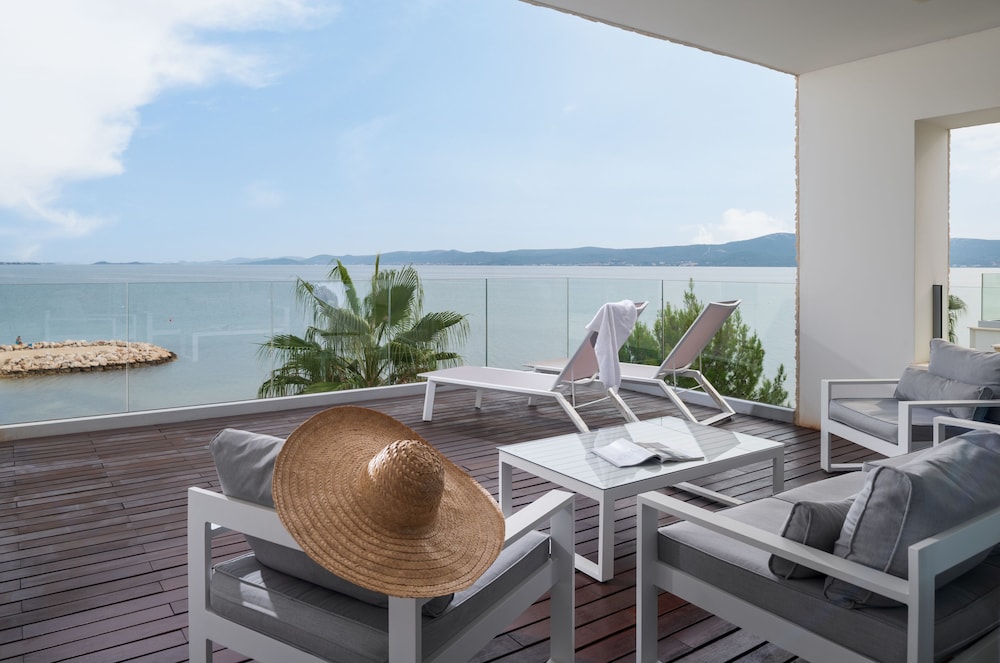 Luxury Apartment, 3 Bedrooms, Sea View (N6) photo 3