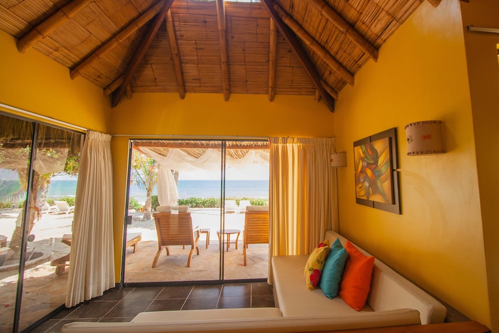 Luxury Suite, 1 Queen Bed with Sofa bed, Ocean View photo 3